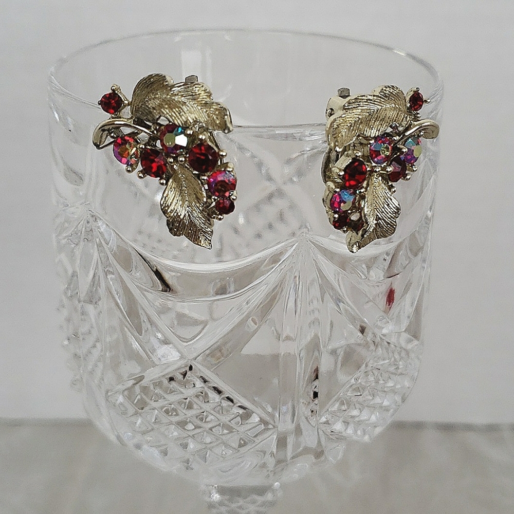 Vintage Lisner clip earrings
